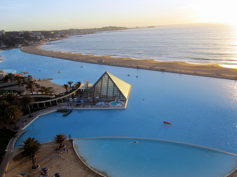 Самый большой бассейн в мире находится в Чили